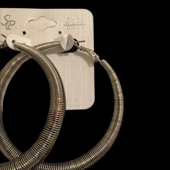 Vintage Metal Hoop Earrings - Picture 2 of 7